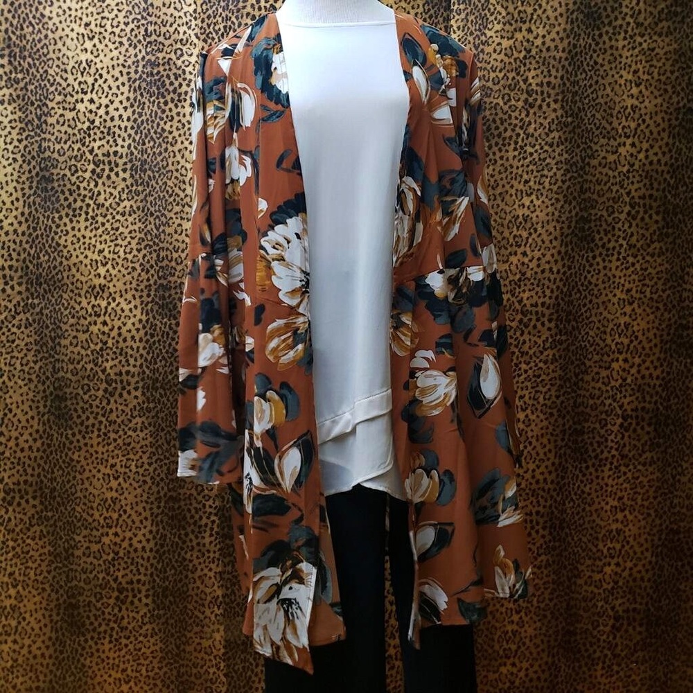 Floral cardigan 🥀